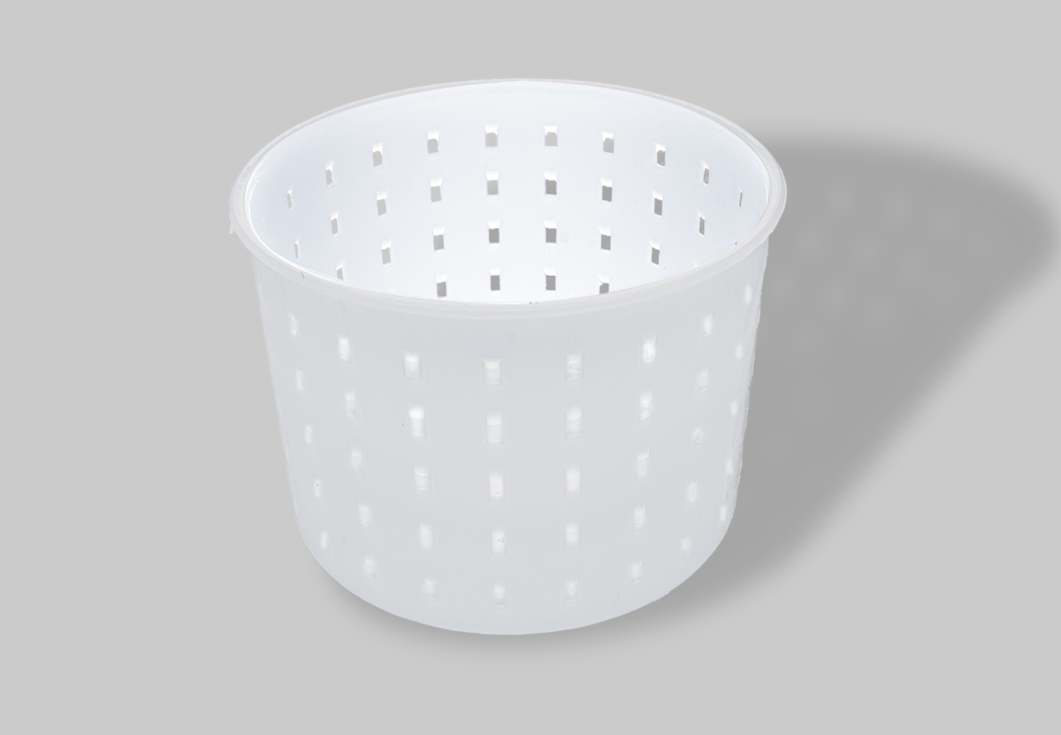 (3047)moule à pâte molle perforé fin, avec fond, dia. 135 108 mm haut. 123mm.01